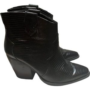 Chinese Laundry Bonnie Croc Print Bootie size 8.5